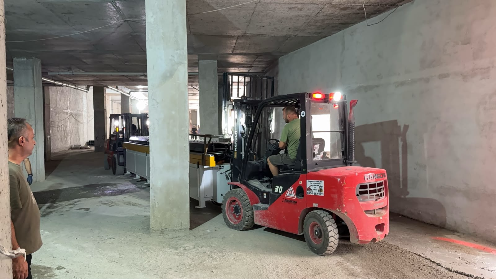 Forklift 1
